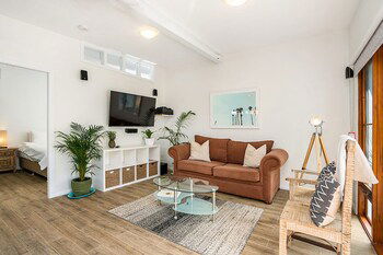 Half Moon Cottage - Events Australia 0