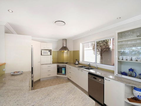 Ocean Breeze 41 Kurrawyba Avenue Terrigal - Tourism Bookings 5