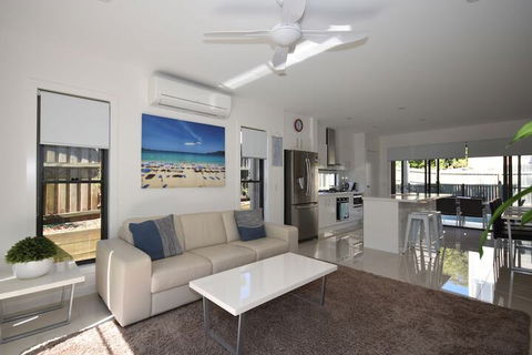 Holiday With A View Lowry Street - Events Australia 3