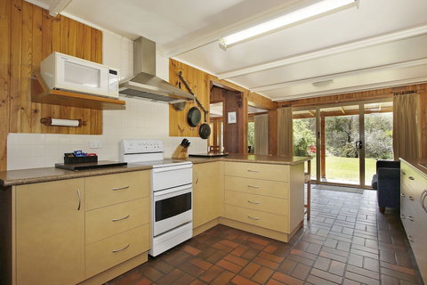 Warrina - Over Looking Ovens River - Events Australia 1