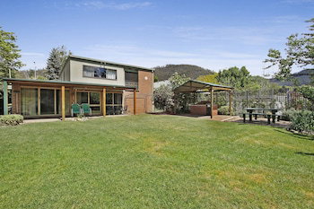 Warrina - Over Looking Ovens River - Events Australia 0