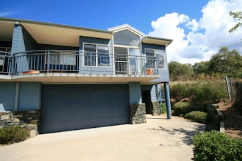 Torino 6 - Lake Jindabyne & Snowy Mountain Views - Events Australia 1