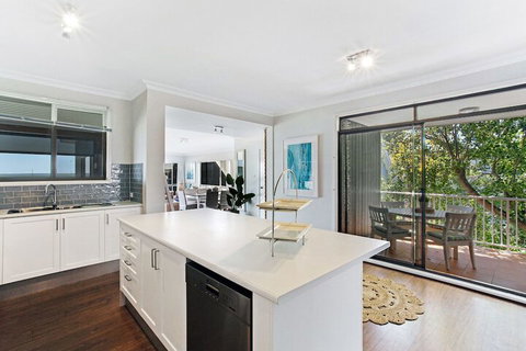 Waterfront At Sunset Boulevard Soldiers Point - Events Australia 4