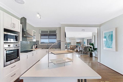 Waterfront At Sunset Boulevard Soldiers Point - Events Australia 3