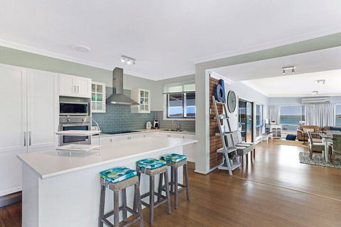 Waterfront At Sunset Boulevard Soldiers Point - Events Australia 2