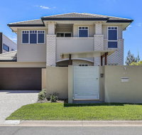 Links on Main River - Events Australia