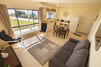 Pelican Perch Retreat - Events Australia 0