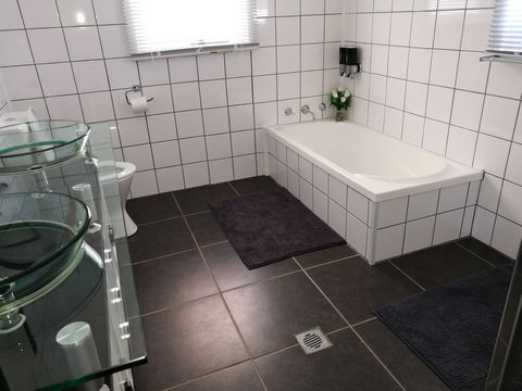 Lake Tyrrell Accommodation Sea Lake - Events Australia 6