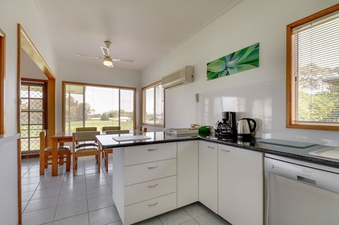 Stradbroke - Accommodation Europe 4