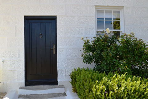 Lythgo's Row Colonial Cottages - Events Australia 1