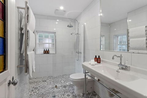 Lythgo's Row Colonial Cottages - Events Australia 6