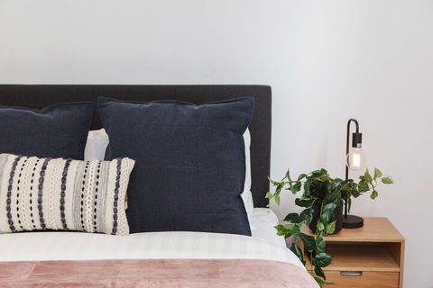 Harvard Apartments By Ready Set Host - Accommodation Europe 1