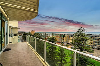Glenelg Skyline Beachfront Penthouse, Adelaide - Events Australia 1