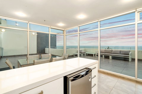 Glenelg Skyline Beachfront Penthouse, Adelaide - Events Australia 3