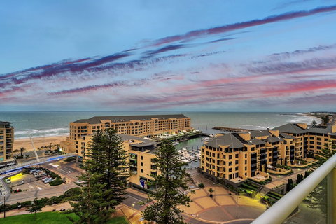 Glenelg Skyline Beachfront Penthouse, Adelaide - Events Australia 0