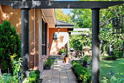 Adelaide Hills Retreats - Events Australia 3