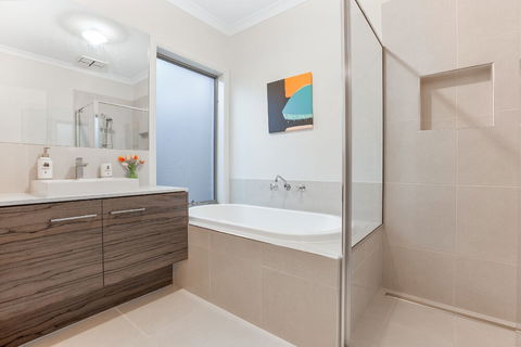 Lakeside Retreat & Business - Events Australia 6