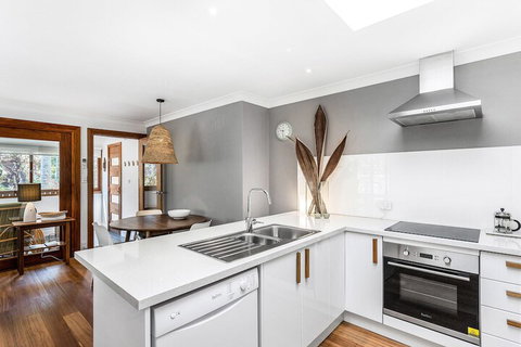 A PERFECT STAY - Little Geckos - Events Australia 2