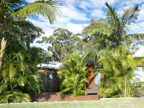 Akama - Tourism Bookings 5