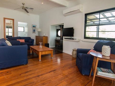 Tuppys On The Lake - Events Australia 3