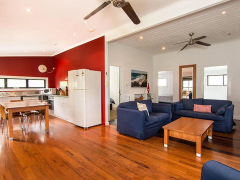 Tuppys On The Lake - Events Australia 1