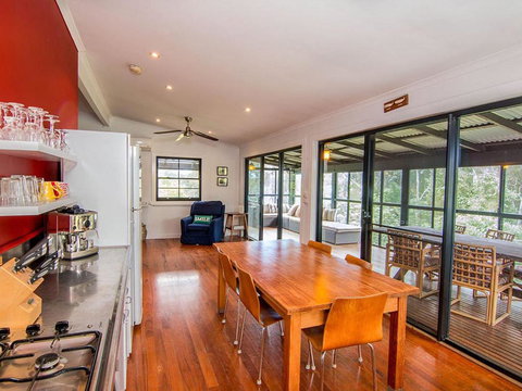 Tuppys On The Lake - Events Australia 5