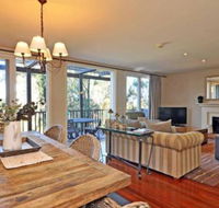 Villa Beaujolais Located Within Cypress Lakes - Events Australia