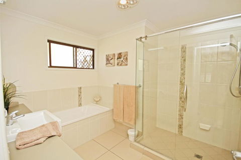 22 Sorrento Avenue Coolum Beach Linen Supplied PET FRIENDLY 500 BOND - Events Australia 1