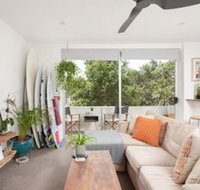 Surf Side Oasis with Balcony near Beach - Events Australia