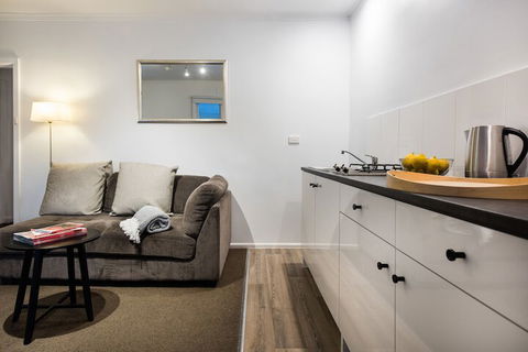 Lake Daylesford Apartments 7 - Events Australia 5