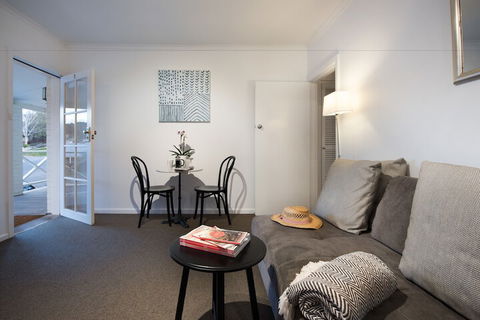 Lake Daylesford Apartments 7 - Events Australia 6