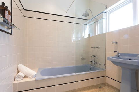Deco Beach Luxury Apartments - Accommodation Europe 7