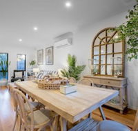 AUJOY 3 Bed Townhouse Burwood 3 - Events Australia