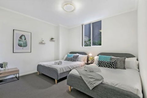 Southwest Liverpool Area 3 Beds & Parking Nwf003 - Accommodation Europe 0
