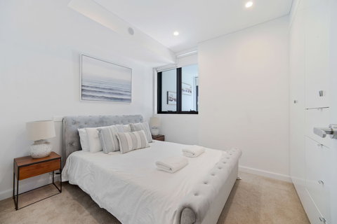 HomeHotel Brand New Ultra Luxe Apartment - Events Australia 6