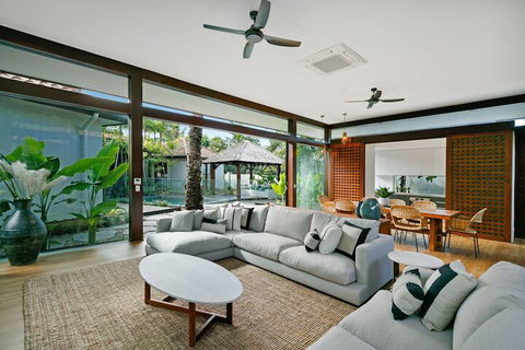 ESPRIT 2 PALM COVE BRAND NEW - Tourism Bookings 4