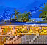 Oceans Edge Beach House At Oak Beach - Events Australia