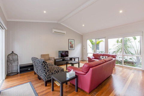 Breezes PET Friendly - Events Australia 5