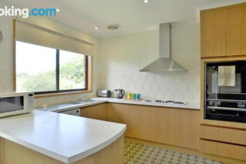 Family Retreat On Anderson - Events Australia 3