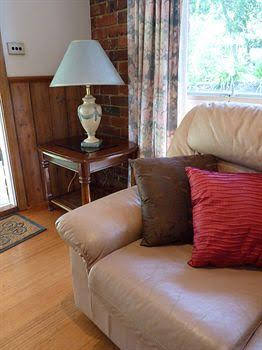 Australian Home Away At Eltham Venn Cottage - Events Australia 5