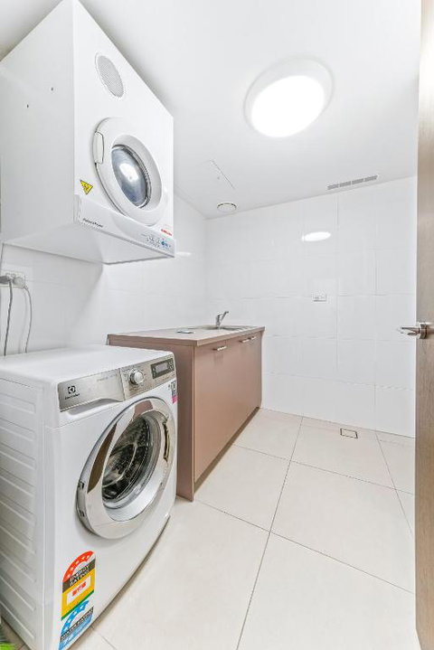 Executive On Whisper Bay Cannonvale - Events Australia 2