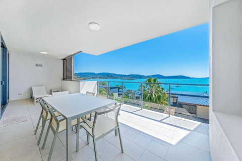 Executive On Whisper Bay Cannonvale - Events Australia 4