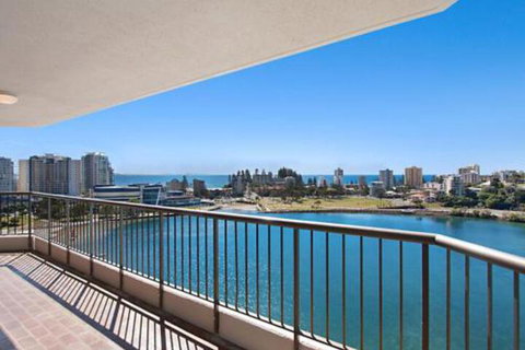 Seascape Unit 1402 Great Location & Amazing Water Views - Events Australia 0
