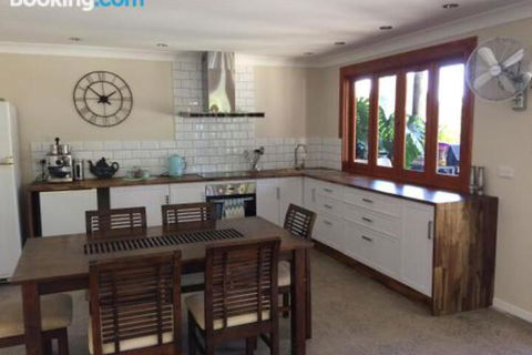 Takura Heights Modern Country Apartment With Pool Access - Accommodation Europe 0