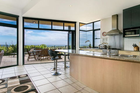 A SWEET ESCAPE Above Byron - Events Australia 1