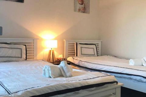 Luxury Apt With 2BR Plus 2Bath - Accommodation Europe 2