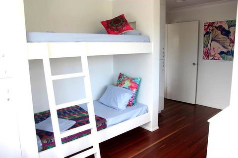 Yeppoon Beachhouse - Hostel - Events Australia 7