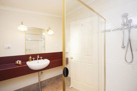 Beechworth Cedar Cottages - Events Australia 7