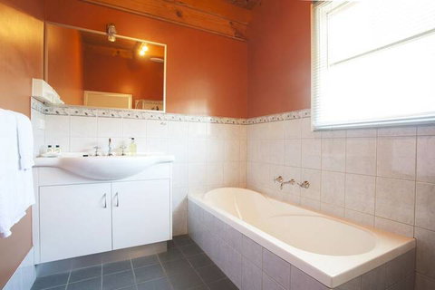 Beechworth Cedar Cottages - Events Australia 5