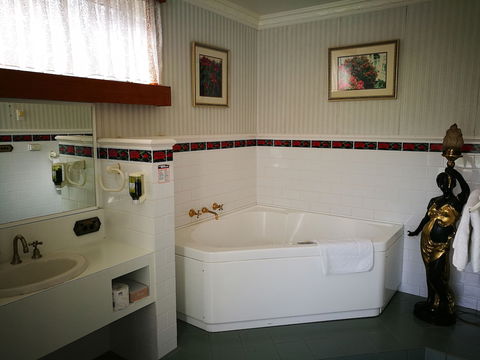 Motel Mayfair On Cavell - Tourism Bookings 6